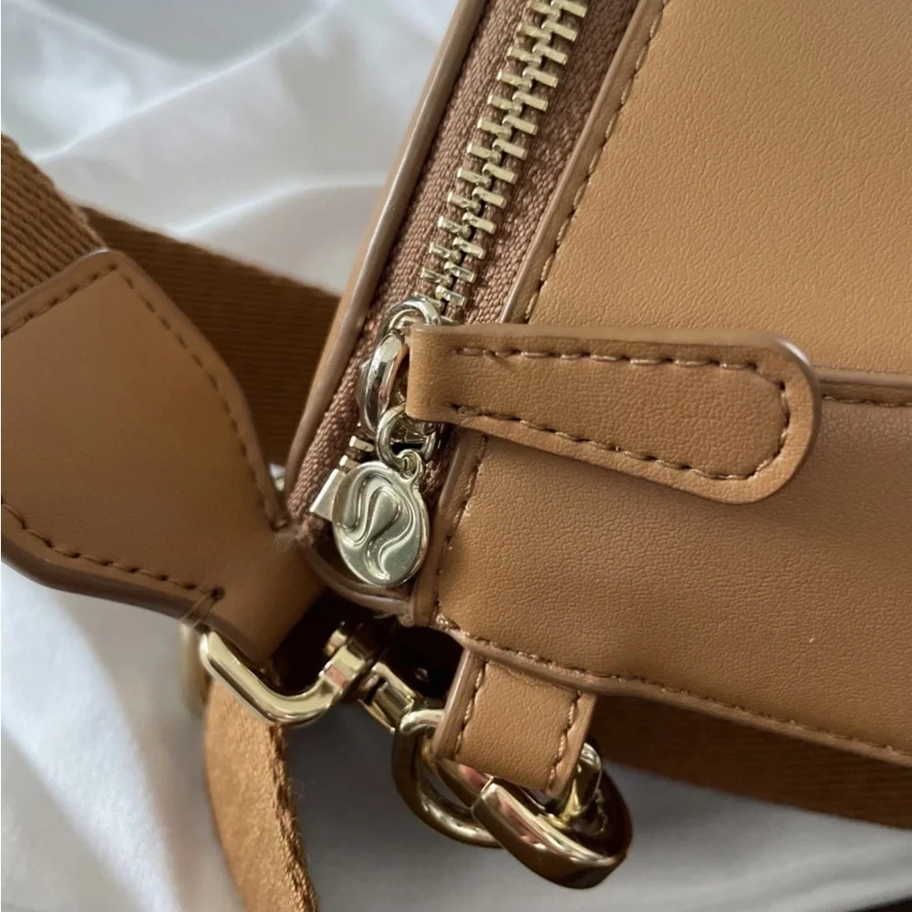 lululemon athletica tan crescent crossbody bag - Picture 6 of 8